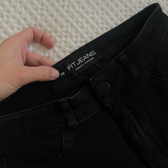 Mid Rise Jeans - Picture 4 of 8